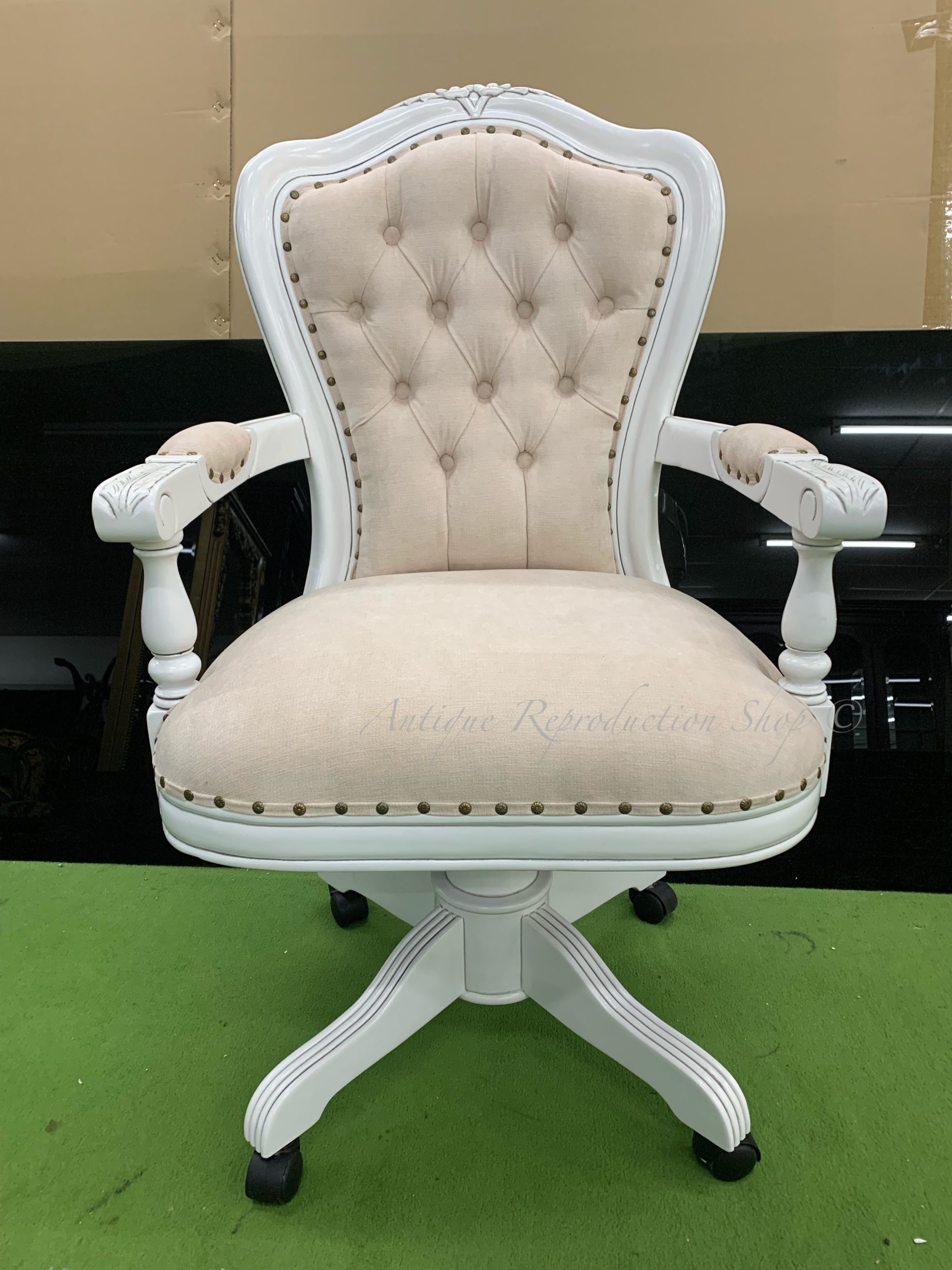Antique White Presidential Swivel Office Chair Antique